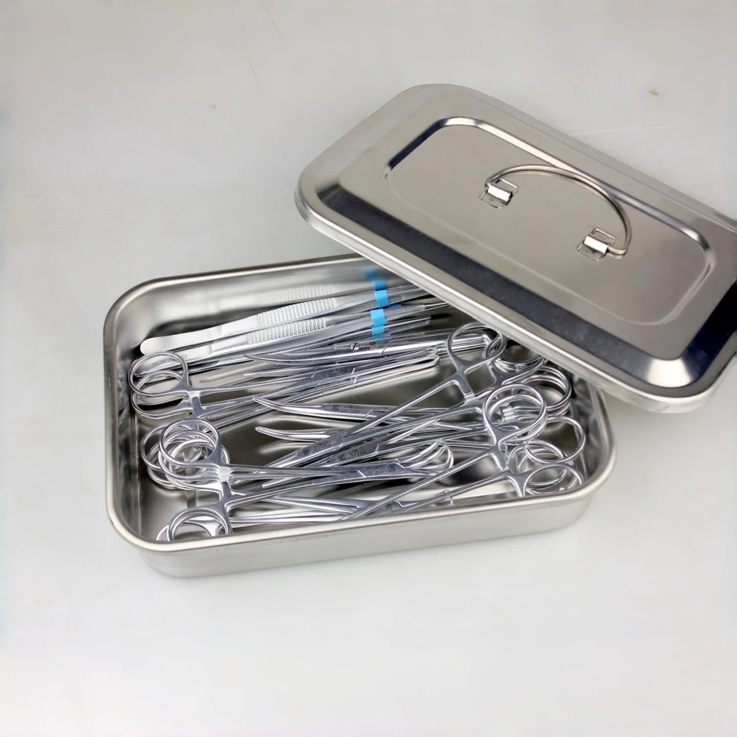 Set of surgical instruments, pet surgical instruments Sterilization instruments for cats and dogs, sterilization instruments